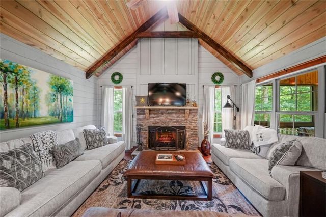 88 Old Vineyard Way, Cleveland, GA 30528