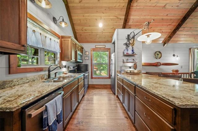 88 Old Vineyard Way, Cleveland, GA 30528