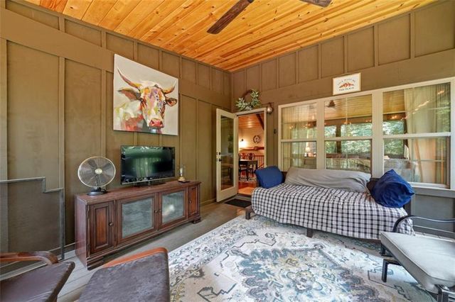 88 Old Vineyard Way, Cleveland, GA 30528