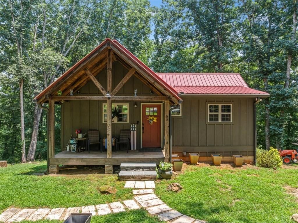88 Old Vineyard Way, Cleveland, GA 30528