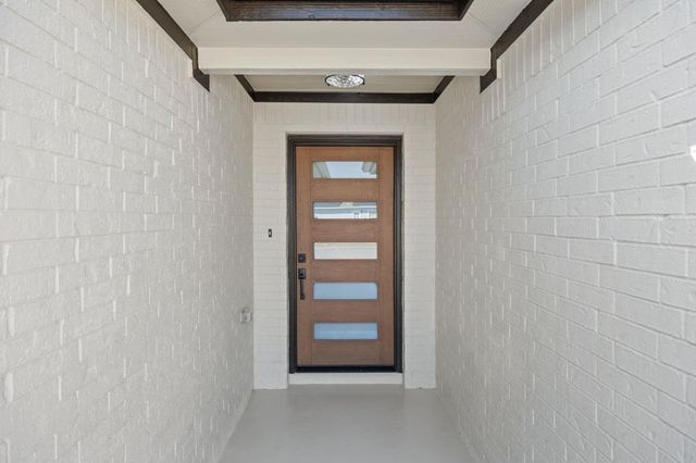 2303 Thomas ST, Taylor, TX 76574