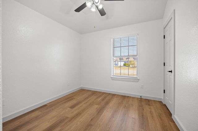 2303 Thomas ST, Taylor, TX 76574