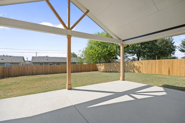 2303 Thomas ST, Taylor, TX 76574