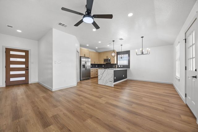 2303 Thomas ST, Taylor, TX 76574