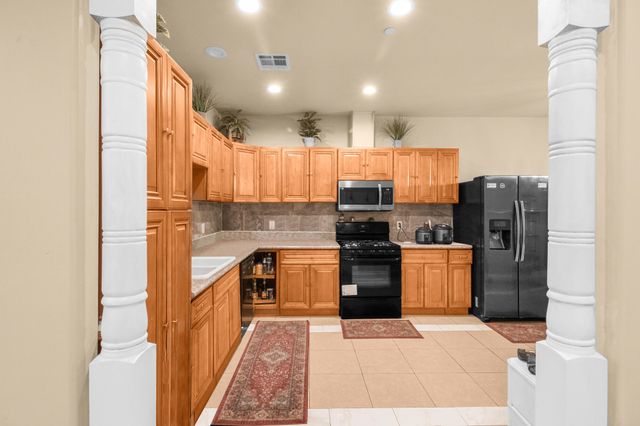 1066 W Forest Avenue, Porterville, CA 93257