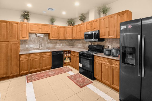 1066 W Forest Avenue, Porterville, CA 93257