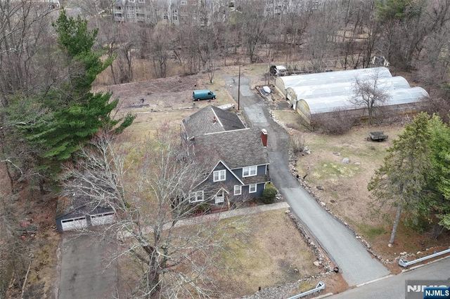 182 Airmont Avenue, Mahwah, NJ 07430