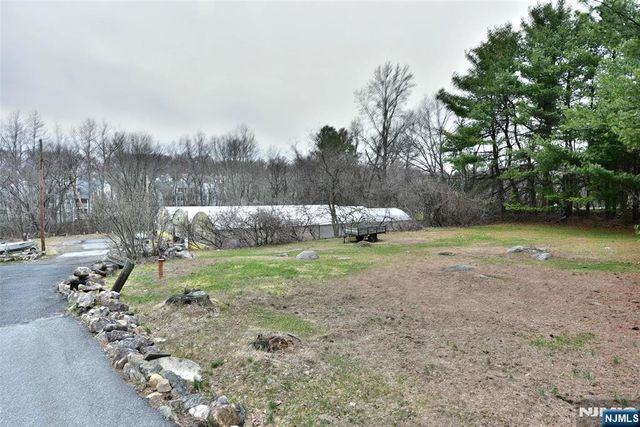 182 Airmont Avenue, Mahwah, NJ 07430