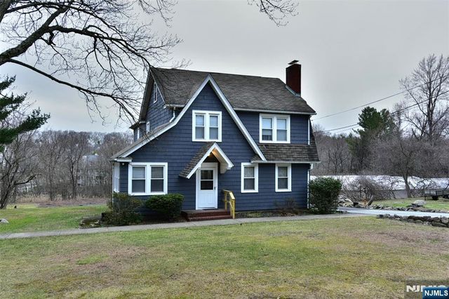 182 Airmont Avenue, Mahwah, NJ 07430