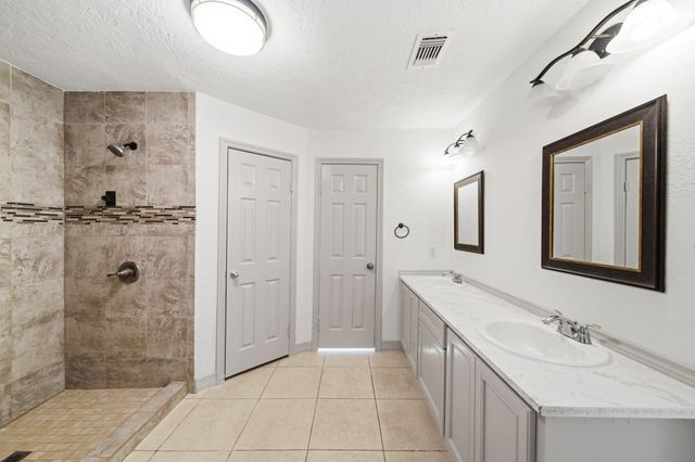 9 Robin Drive, Alvin, TX 77511