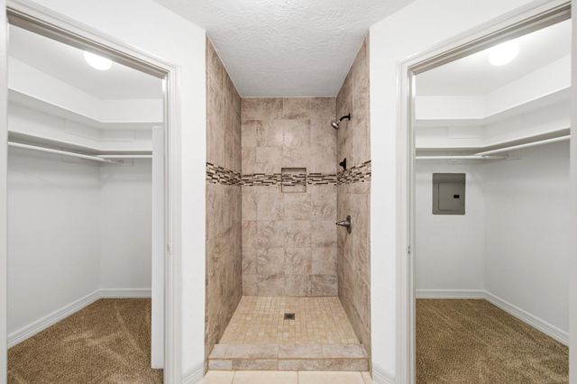 9 Robin Drive, Alvin, TX 77511