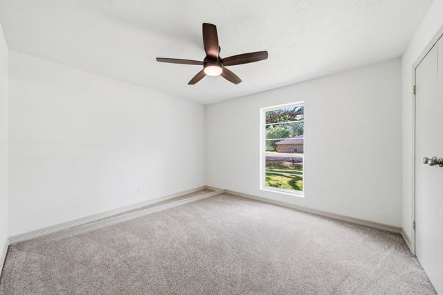 9 Robin Drive, Alvin, TX 77511