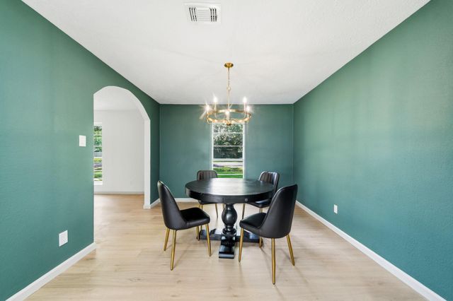 9 Robin Drive, Alvin, TX 77511