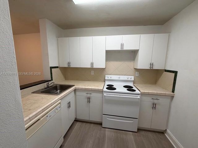 492 NW 165th St Road C211, Miami, FL 33169