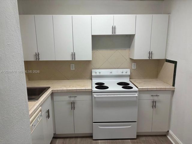 492 NW 165th St Road C211, Miami, FL 33169