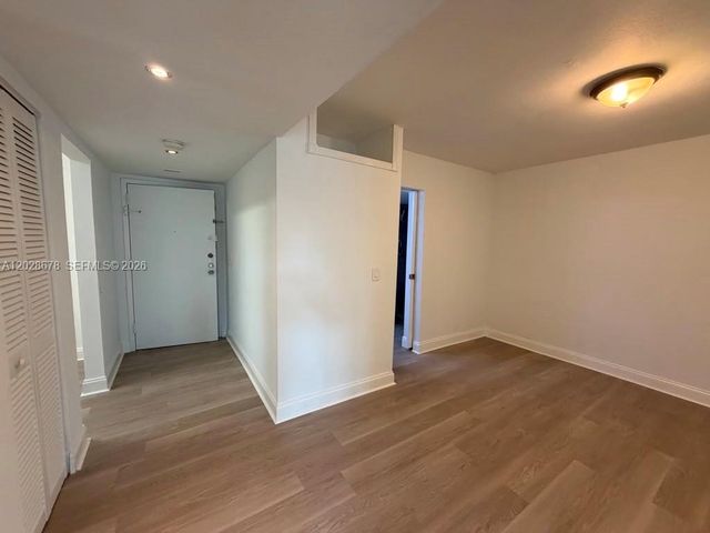 492 NW 165th St Road C211, Miami, FL 33169