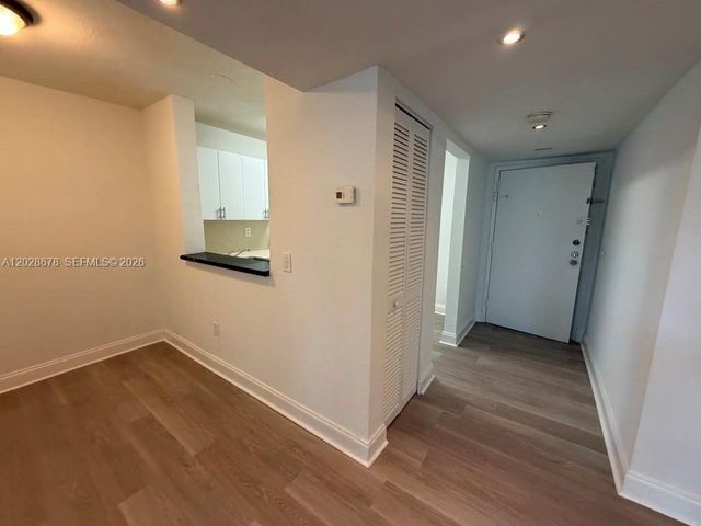 492 NW 165th St Road C211, Miami, FL 33169