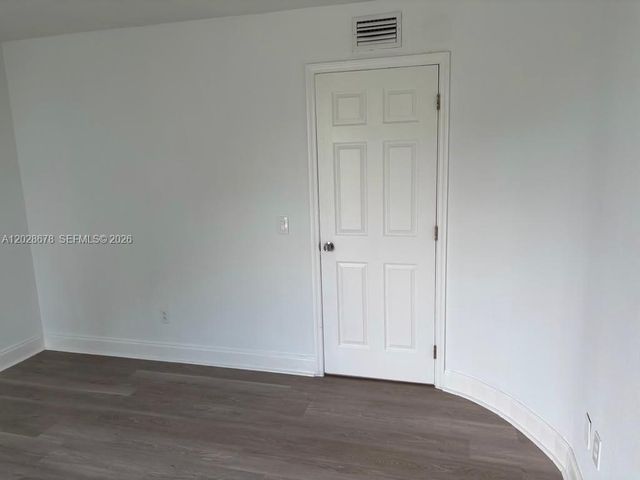 492 NW 165th St Road C211, Miami, FL 33169