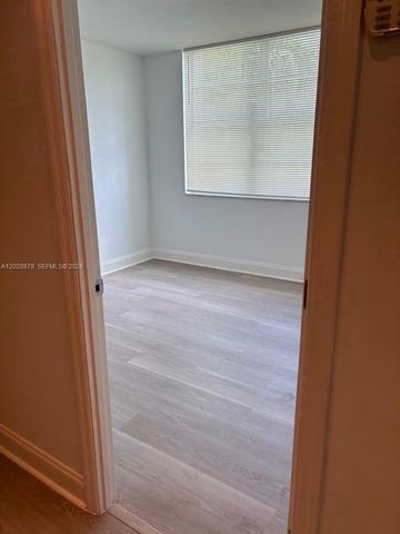 492 NW 165th St Road C211, Miami, FL 33169
