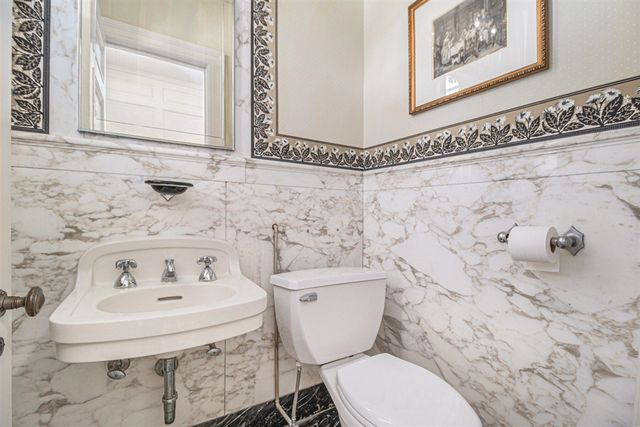 19123 Parke Lane, Grosse Ile, MI 48138
