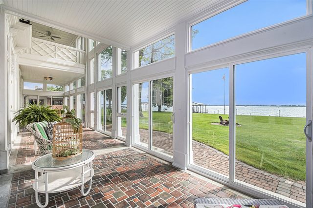 19123 Parke Lane, Grosse Ile, MI 48138
