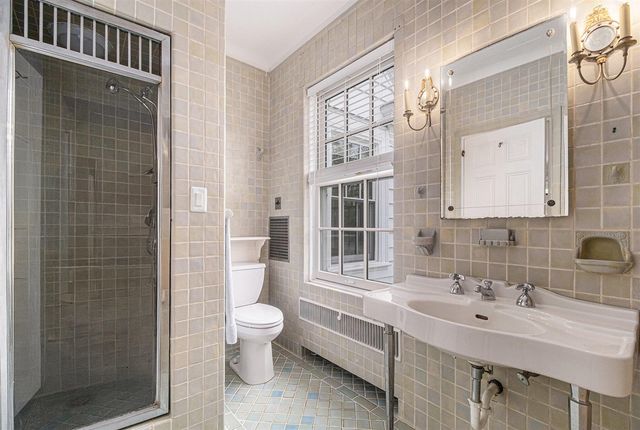 19123 Parke Lane, Grosse Ile, MI 48138