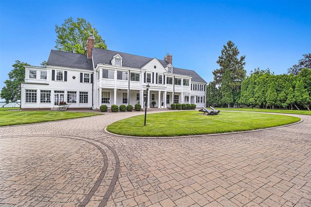 19123 Parke Lane, Grosse Ile, MI 48138