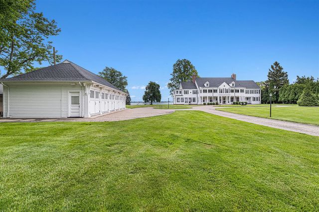 19123 Parke Lane, Grosse Ile, MI 48138