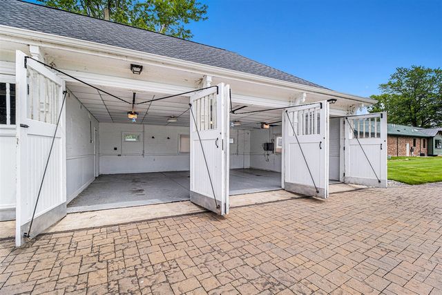 19123 Parke Lane, Grosse Ile, MI 48138