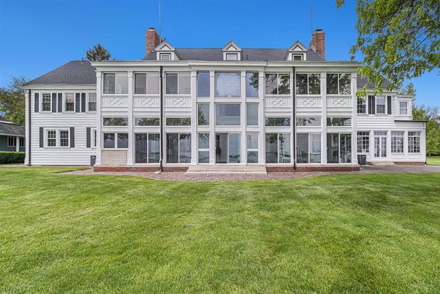 19123 Parke Lane, Grosse Ile, MI 48138