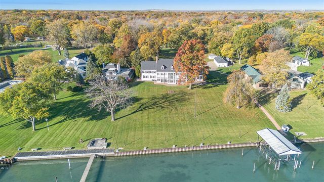 19123 Parke Lane, Grosse Ile, MI 48138