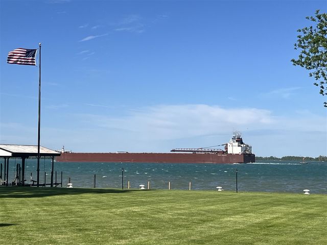 19123 Parke Lane, Grosse Ile, MI 48138