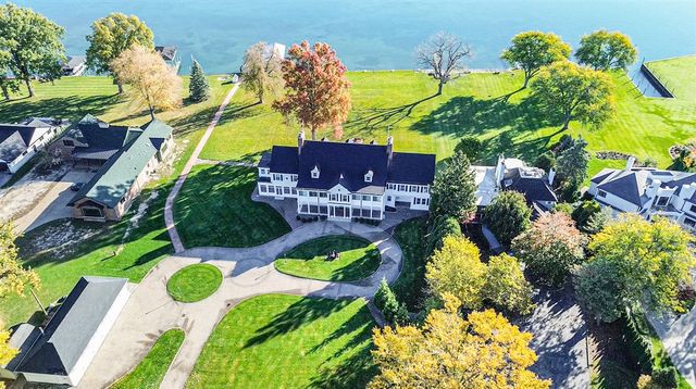 19123 Parke Lane, Grosse Ile, MI 48138