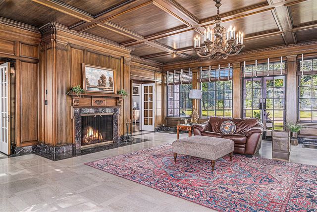 19123 Parke Lane, Grosse Ile, MI 48138