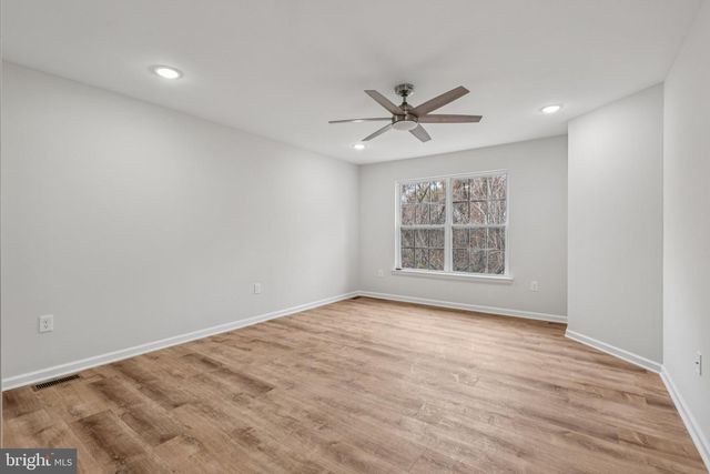 129 FOREST DR, Piscataway, NJ 08854