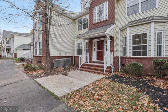 129 FOREST DR, Piscataway, NJ 08854