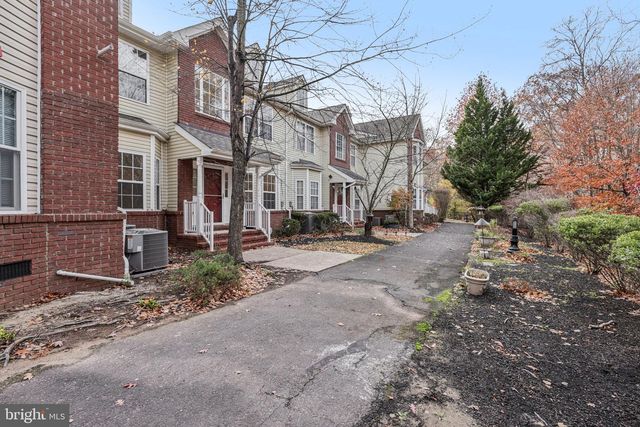 129 FOREST DR, Piscataway, NJ 08854