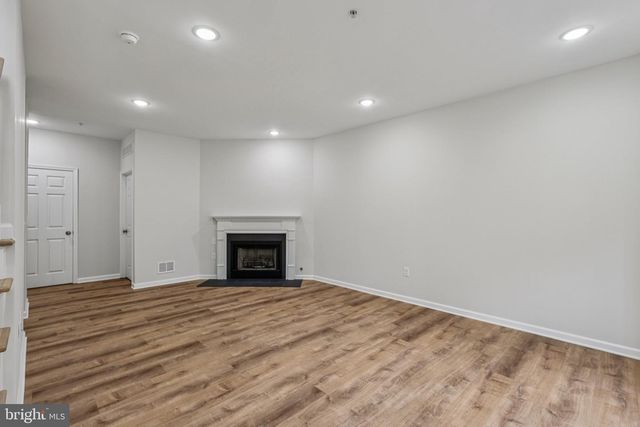 129 FOREST DR, Piscataway, NJ 08854