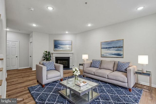 129 FOREST DR, Piscataway, NJ 08854