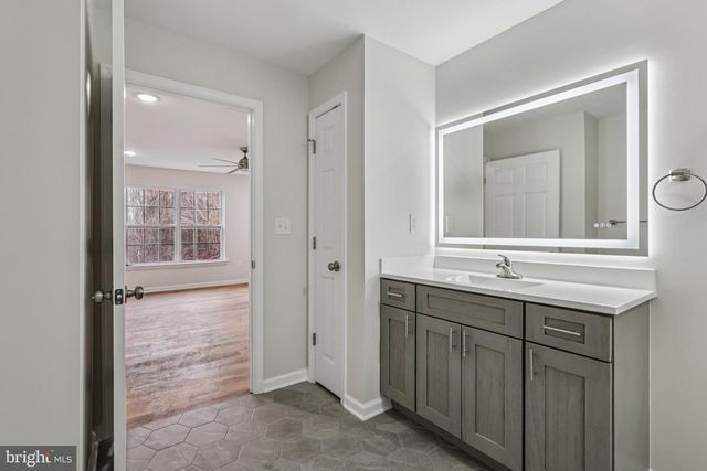 129 FOREST DR, Piscataway, NJ 08854