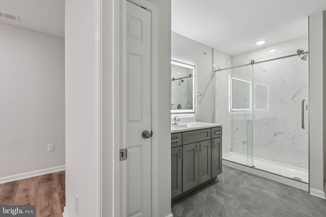 129 FOREST DR, Piscataway, NJ 08854