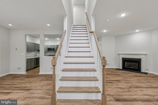 129 FOREST DR, Piscataway, NJ 08854