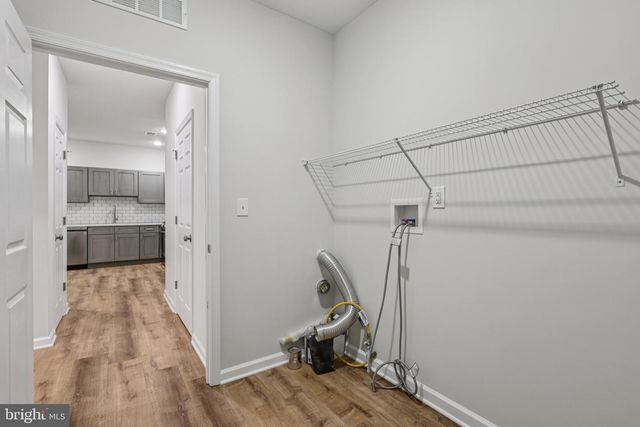 129 FOREST DR, Piscataway, NJ 08854