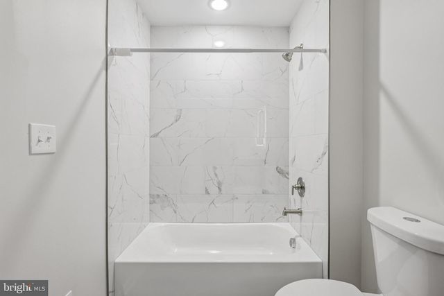 129 FOREST DR, Piscataway, NJ 08854