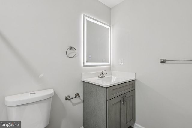 129 FOREST DR, Piscataway, NJ 08854