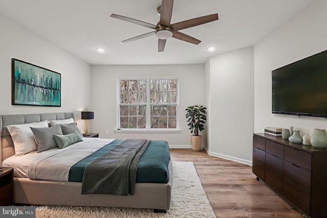 129 FOREST DR, Piscataway, NJ 08854