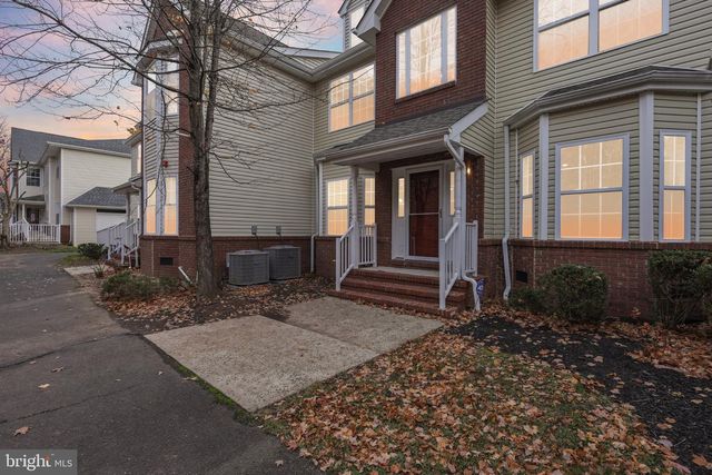 129 FOREST DR, Piscataway, NJ 08854