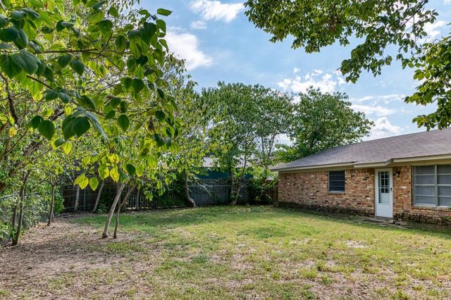 8013 Emerald Hills Way, North Richland Hills, TX 76180