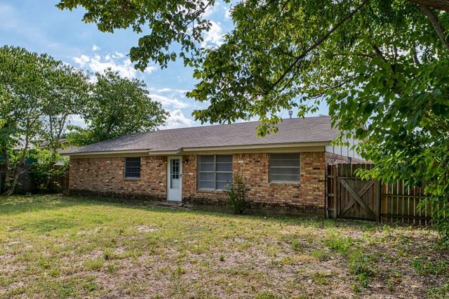 8013 Emerald Hills Way, North Richland Hills, TX 76180