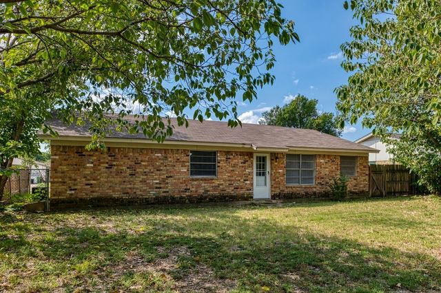 8013 Emerald Hills Way, North Richland Hills, TX 76180